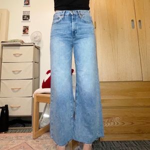 Gap Denim High Rise-Wide Leg Jeans with Distressed Hem - Blue Wash Size 8/29